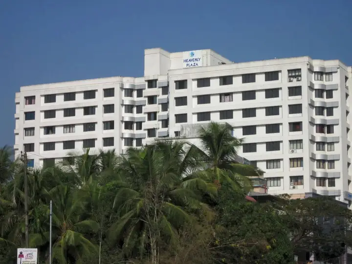 Эрамаллур: Plaza Suites