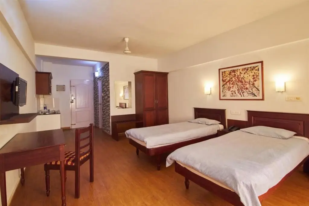 Эрамаллур: Plaza Suites