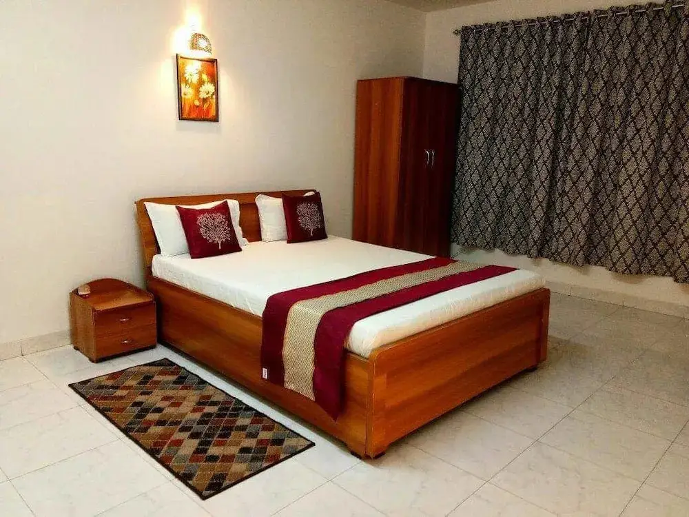 Ахмедабад: 10blossoms Signature service Apartment