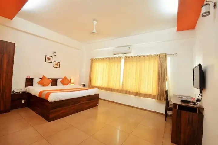 Ахмедабад: 10blossoms Signature service Apartment