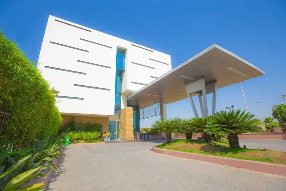 Hotel Waterlily Indore — фото 1