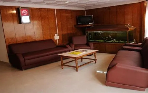 Ути: BKP Race View Hotel