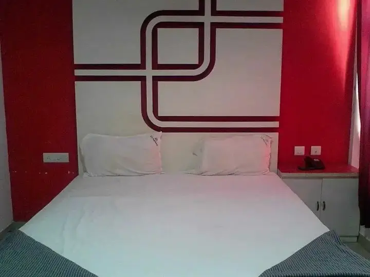 Пунди: Hotel SR Residency