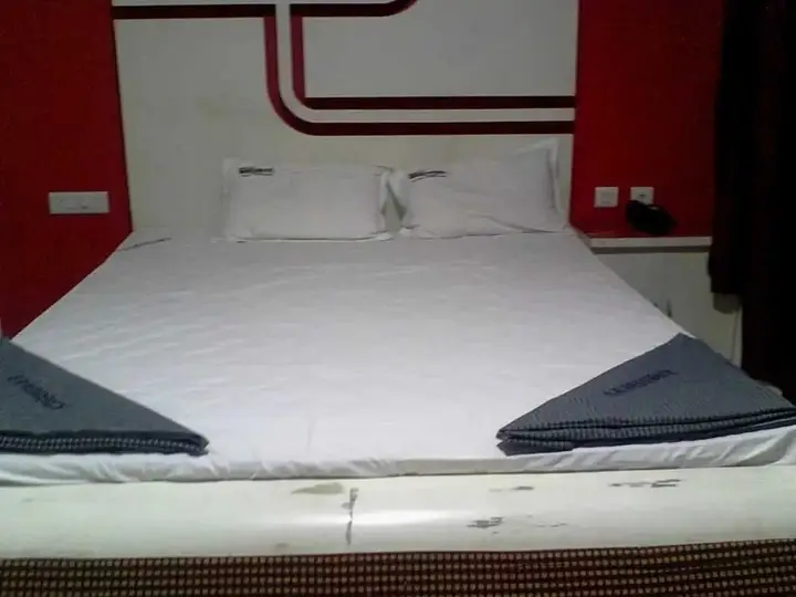 Пунди: Hotel SR Residency