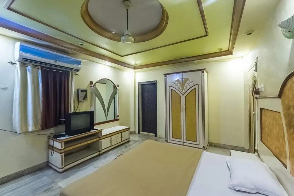 Нерал: Hotel Rahi