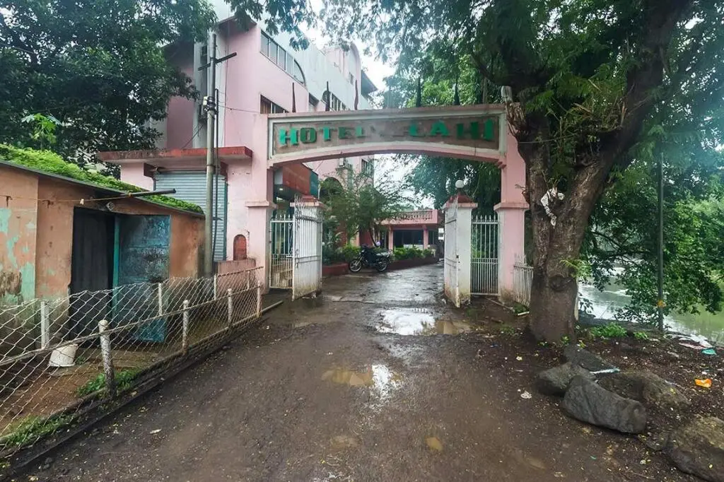 Нерал: Hotel Rahi