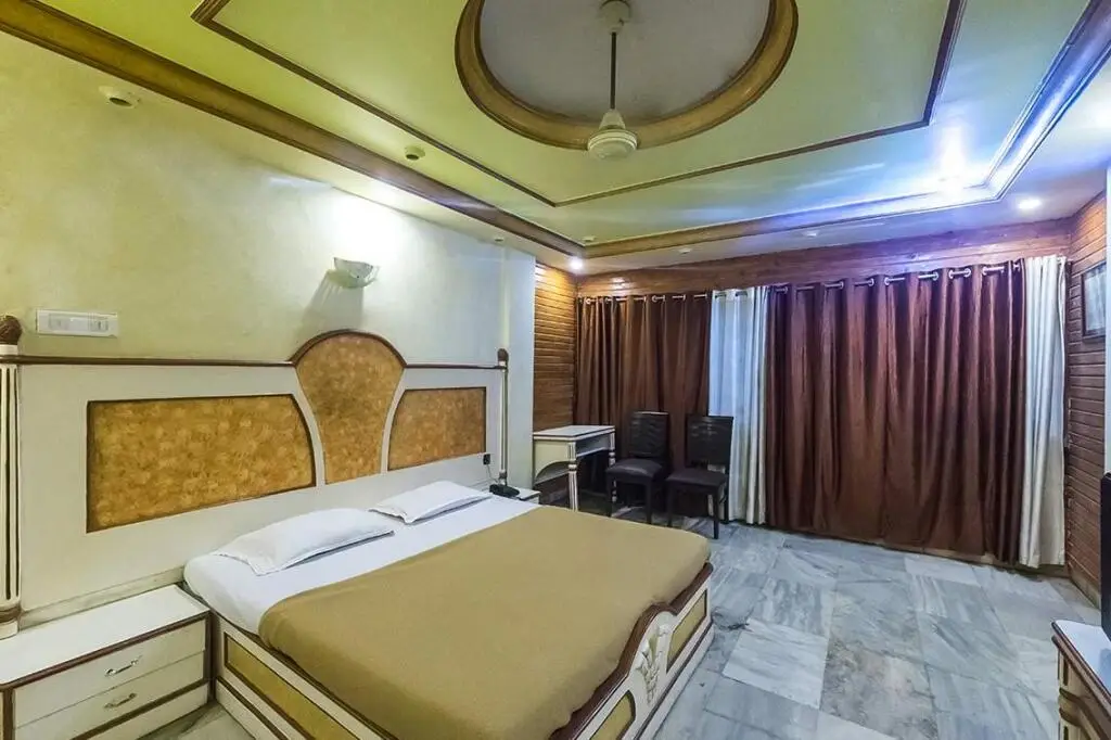 Нерал: Hotel Rahi