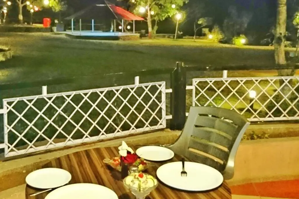 Даулатабад: Hiranya Resorts