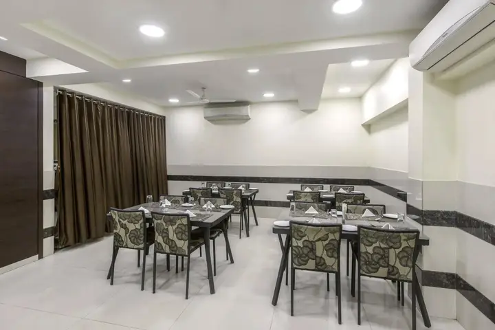 Колката: OYO 16703 Hotel The Platinum