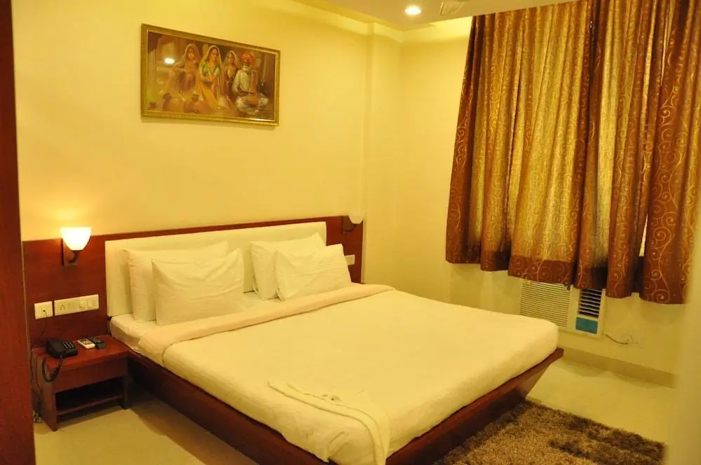 Бхудж: Shiv Hotel