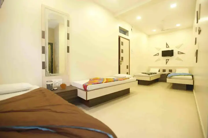 Мумбаи: Hotel Al Moazin