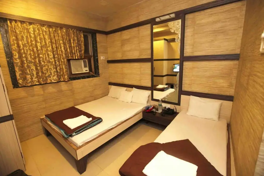 Мумбаи: Hotel Al Moazin