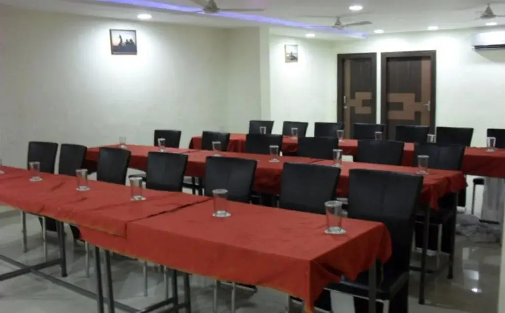 Almond Inn — фото 1