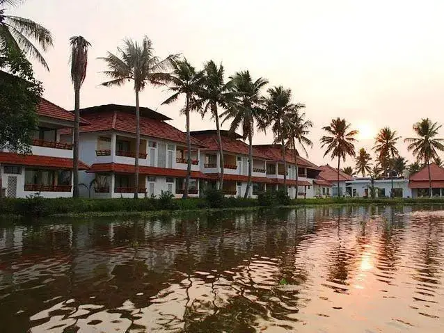 Manor Backwater Resort — фото 1