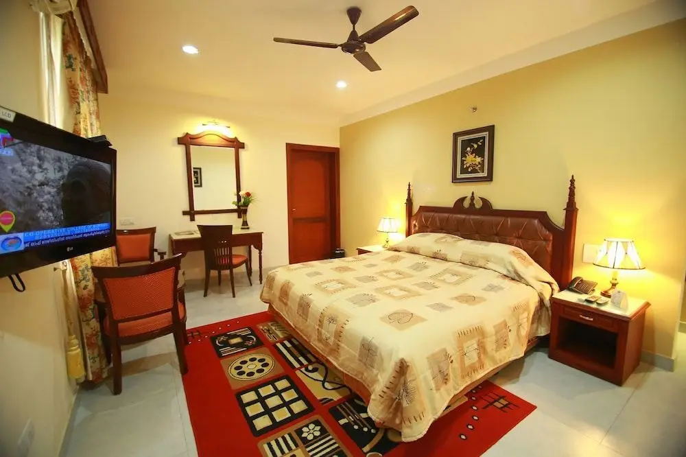 Чирайнкижу: Madathil Regency Hotel