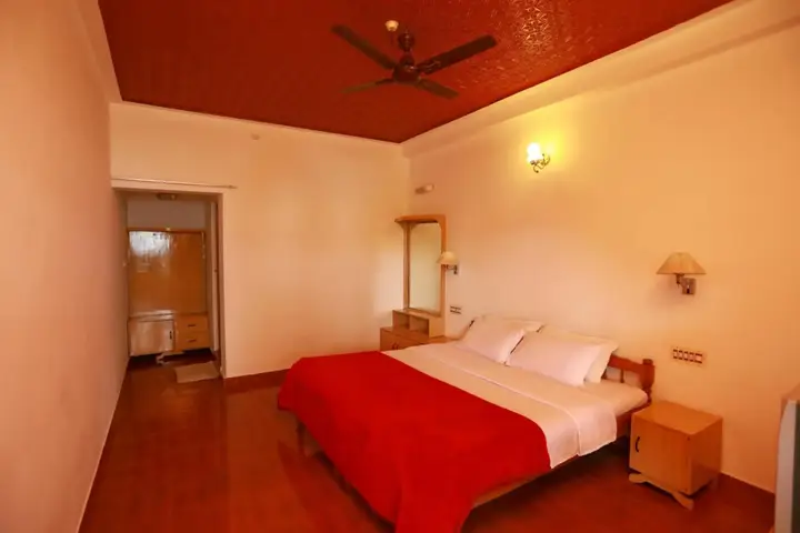 Кумили: Kerala House