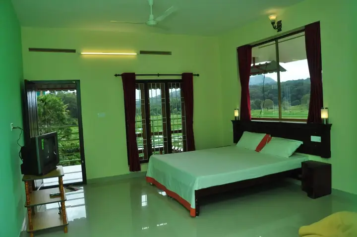 Кумили: Kerala House