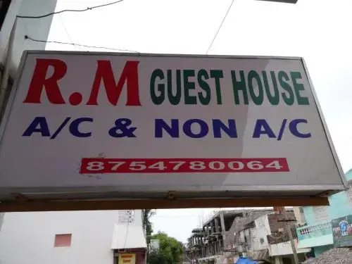 Калапет: R M Guest House