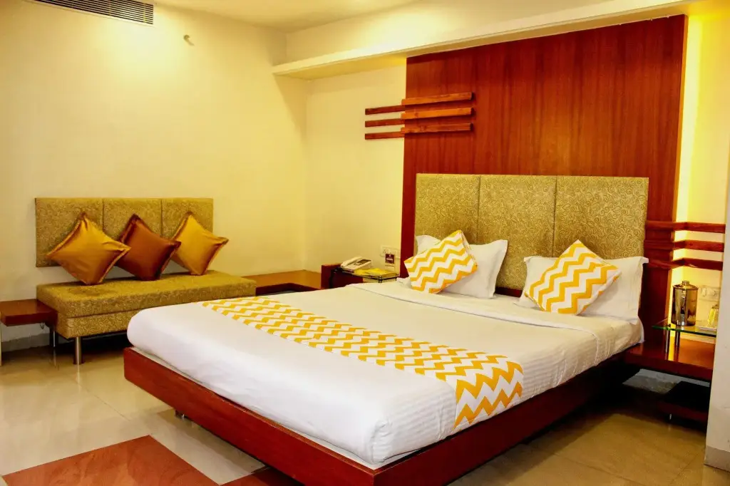 Индаур: FabHotel Amrit Residency