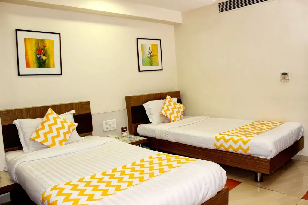 Индаур: FabHotel Amrit Residency