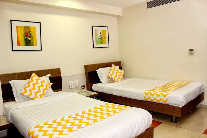 Индаур: FabHotel Amrit Residency