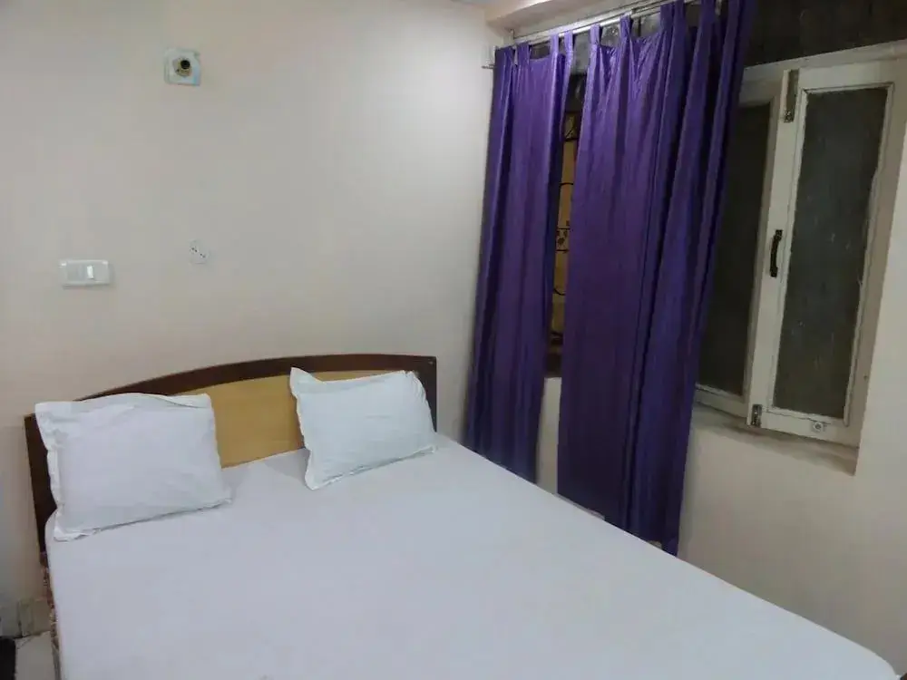 Гайя: Hotel Ajatsatru