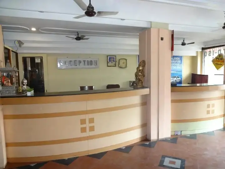 Гайя: Hotel Ajatsatru