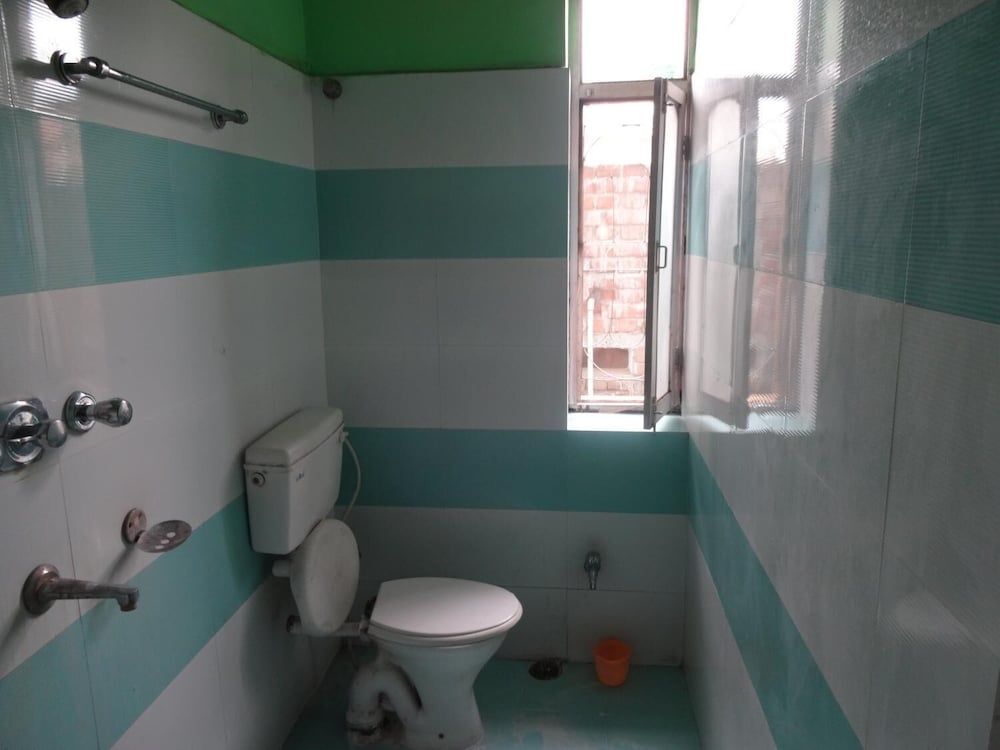 Гайя: Hotel Ajatsatru