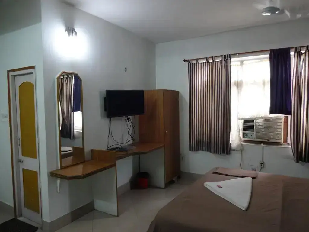 Гайя: Hotel Ajatsatru