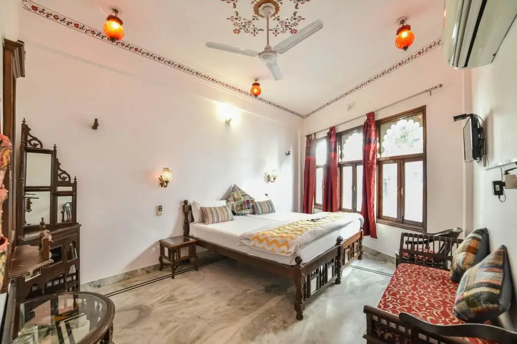Удаипур: Hotal Devraj Niwas on Lake Pichola Udaipur
