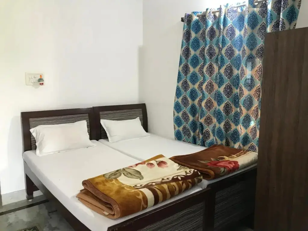 Гайя: Harsh & Yash Guest House