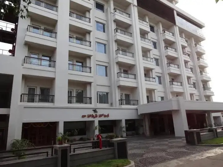 Раджамундри: La Hospin Hotel