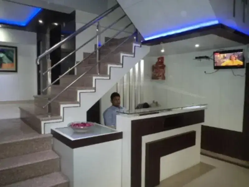 Лакхнау: Hotel R K International
