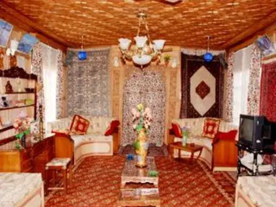 Peace of Mind Group of Houseboat — фото 1