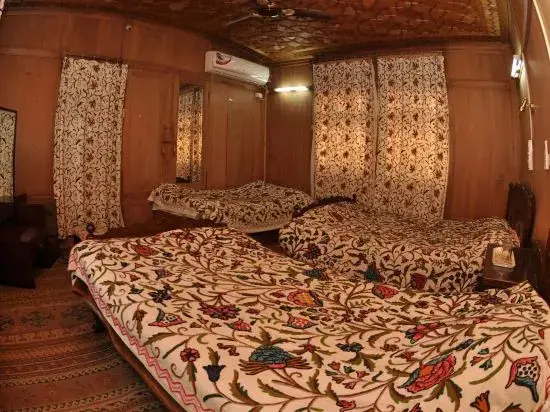 Шринагар: Peace of Mind Group of Houseboat