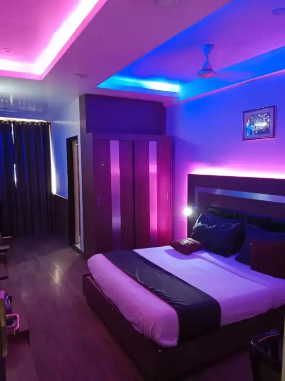 Лакхнау: Hotel Cosmos