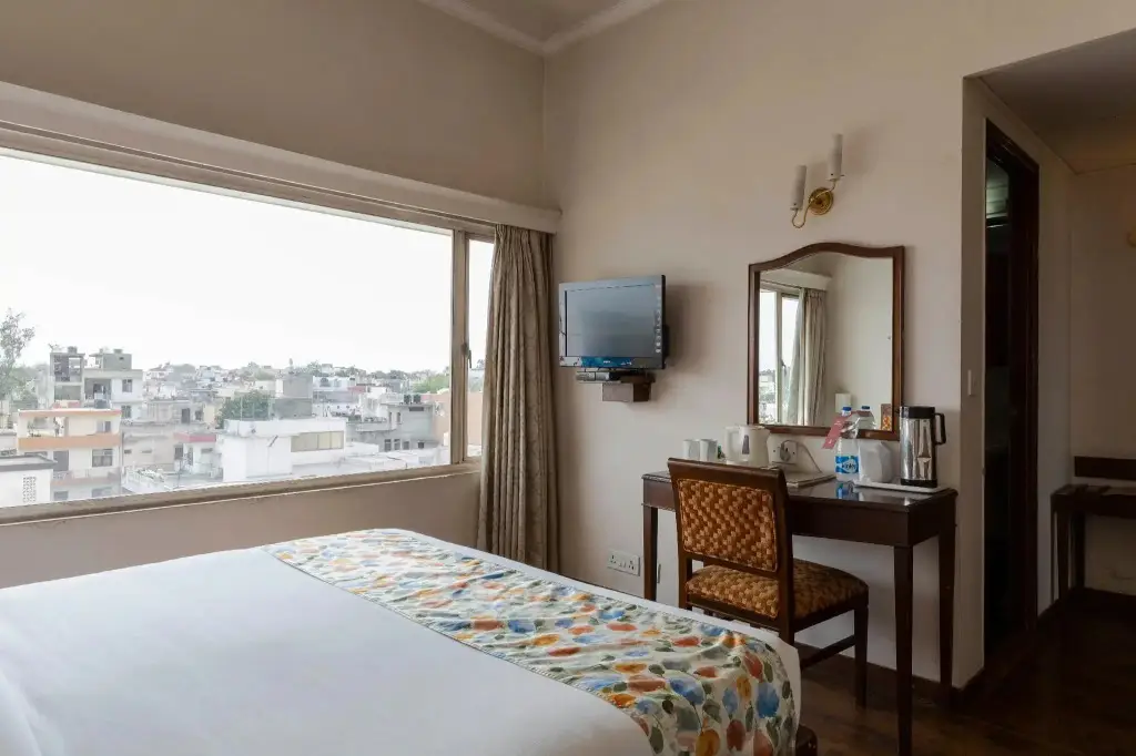Мератх: Hotel Crystal Palace