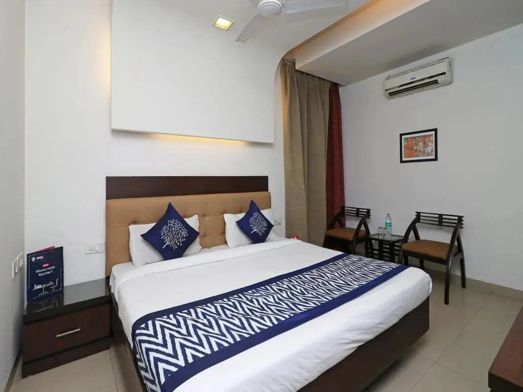 Нойда: FabHotel Pine Tree