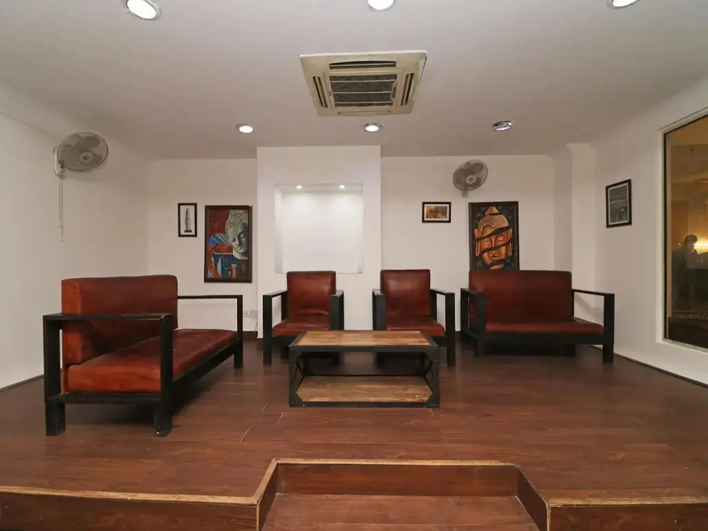 Нойда: FabHotel Pine Tree