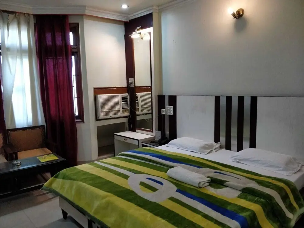 Крепость Jhansi: Hotel Yatrik