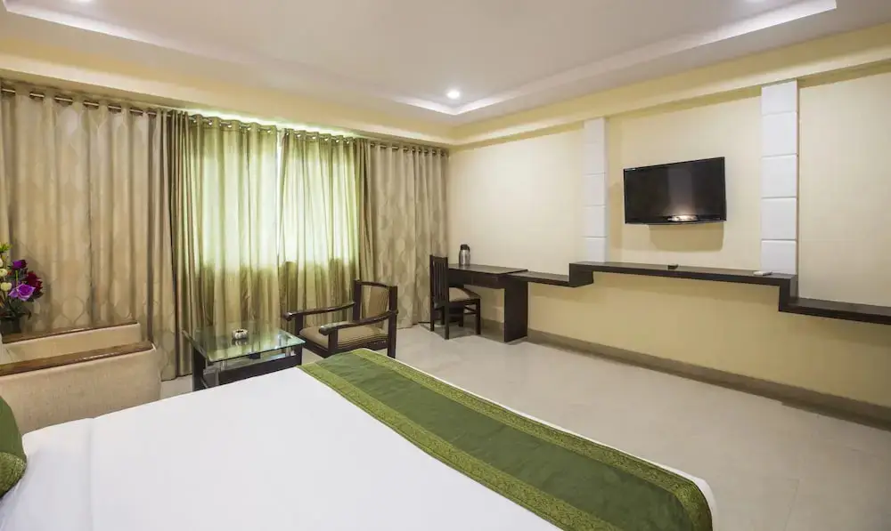 Hotel Paras Inn by Treebo Hotels — фото 1