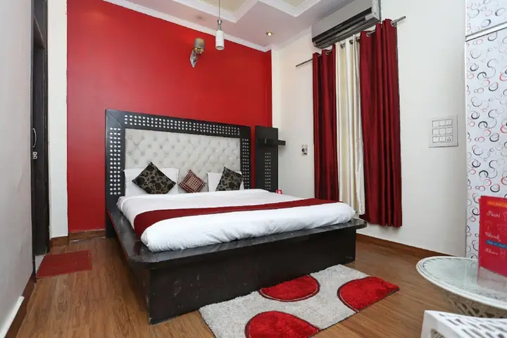 Нью-Дели: The Castle Bed Breakfast