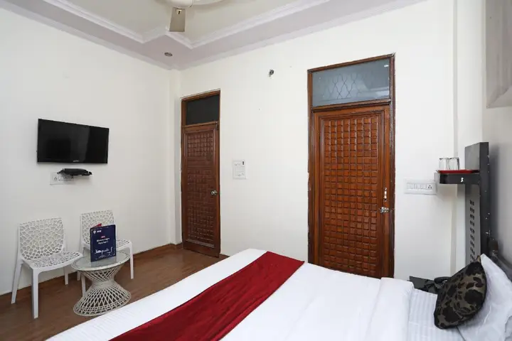 Нью-Дели: The Castle Bed Breakfast