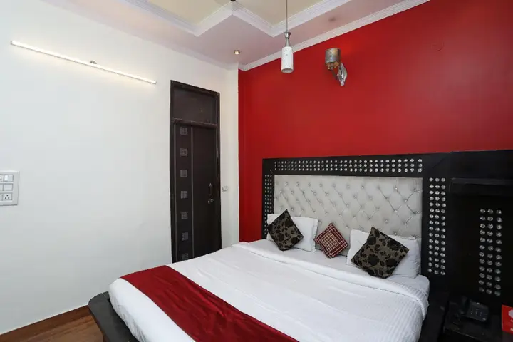 Нью-Дели: The Castle Bed Breakfast