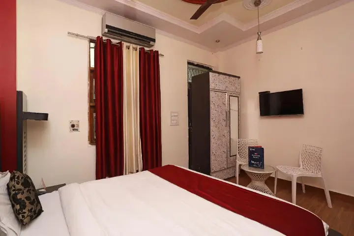 Нью-Дели: The Castle Bed Breakfast