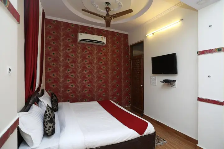 Нью-Дели: The Castle Bed Breakfast