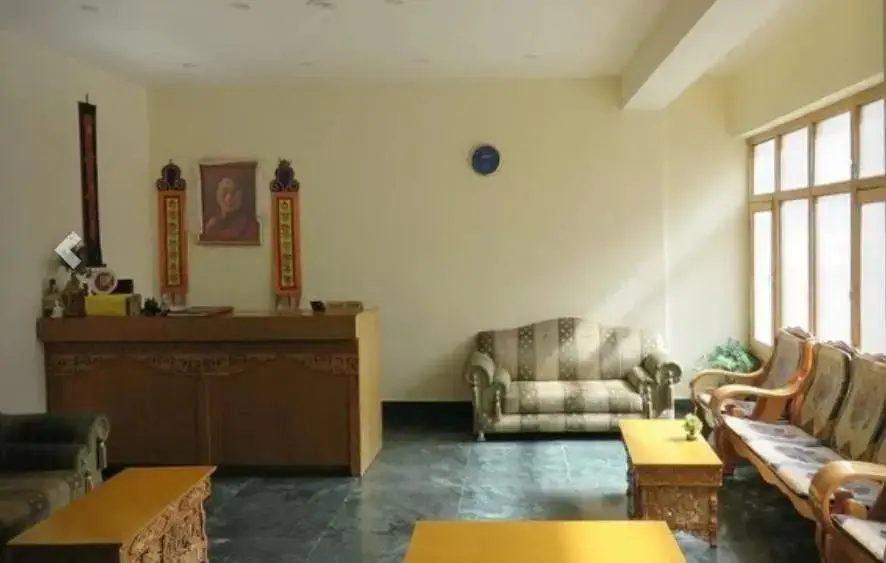 Лех: The Auspicious Hotel