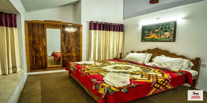 Ути: Fortune Retreats
