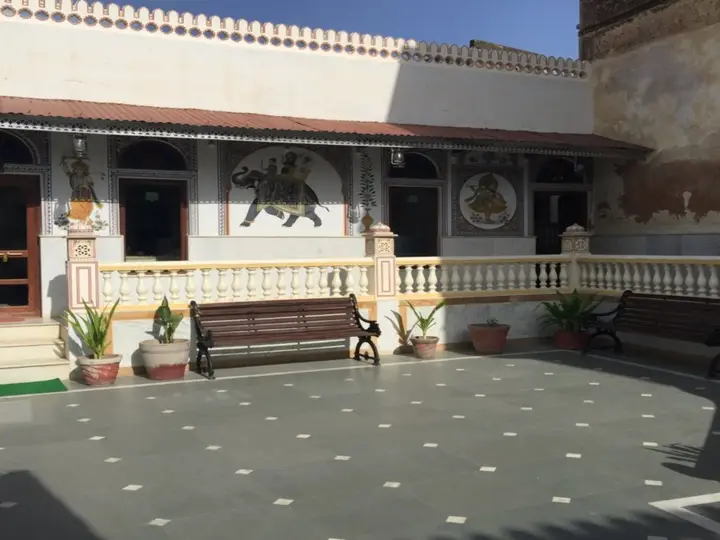 Навалгарх: Radhika Haveli Hotel