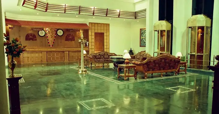 Перумал Ковил Пати: hotel srichakra international